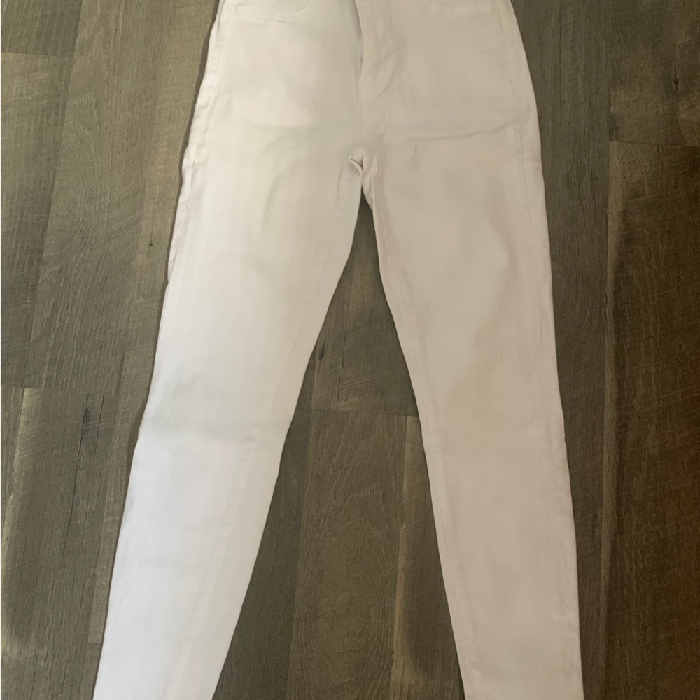 American eagle skinny jeans. Super stretch size 2 short.
